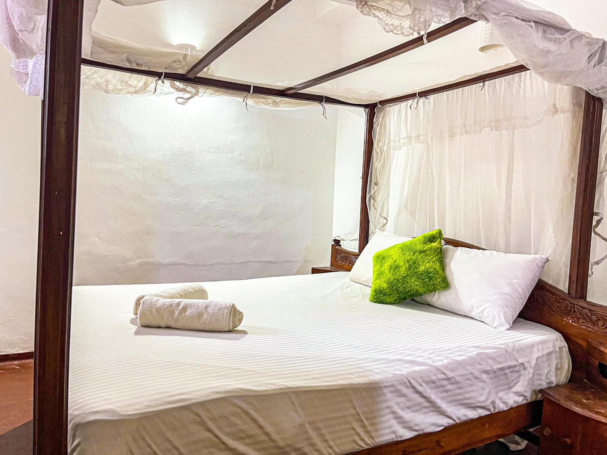 Galle Camellia Екстериор снимка