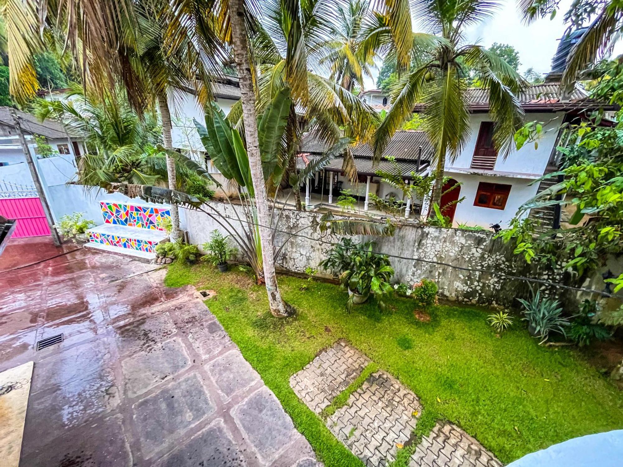 Galle Camellia Екстериор снимка