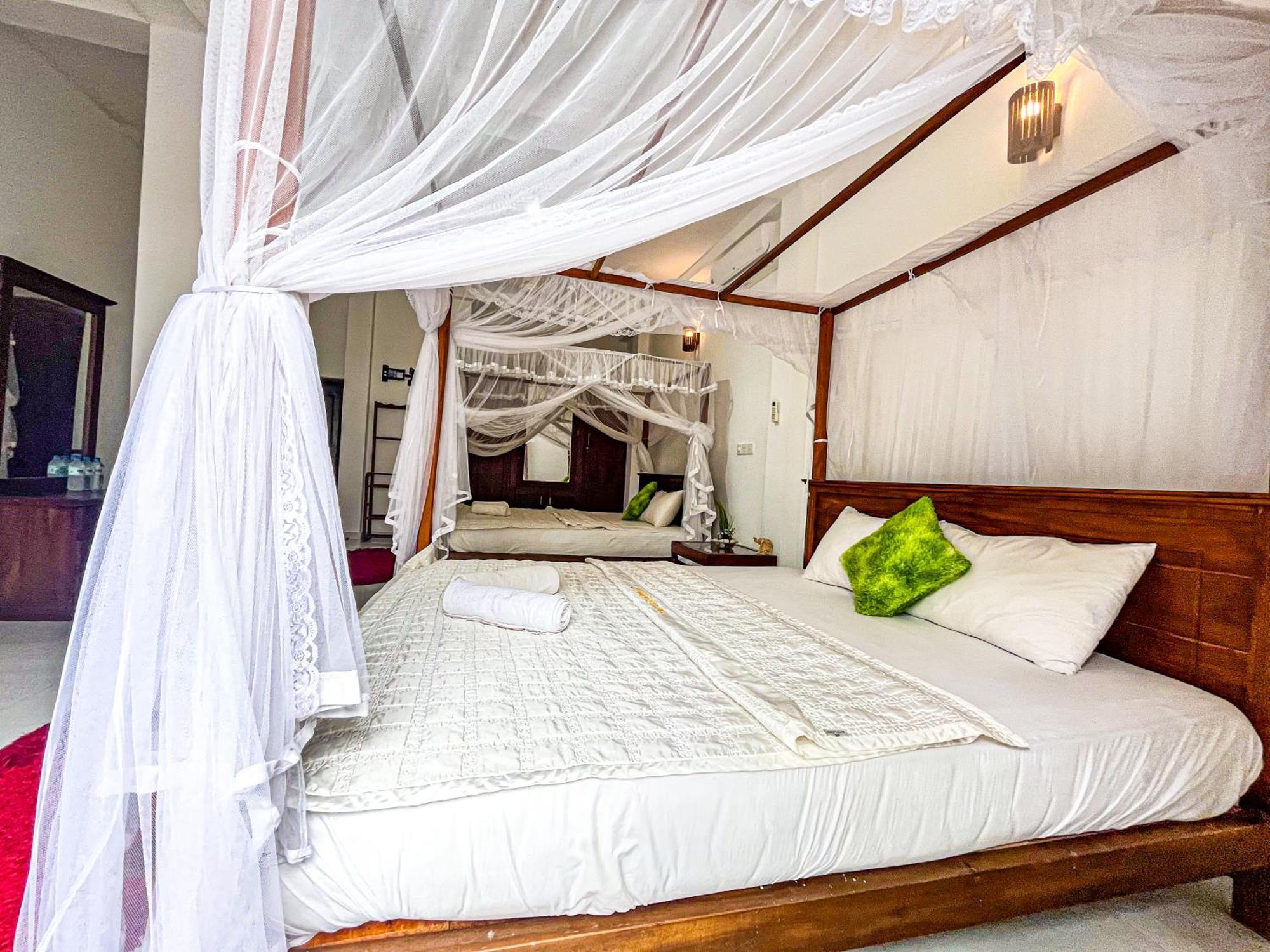 Galle Camellia Екстериор снимка